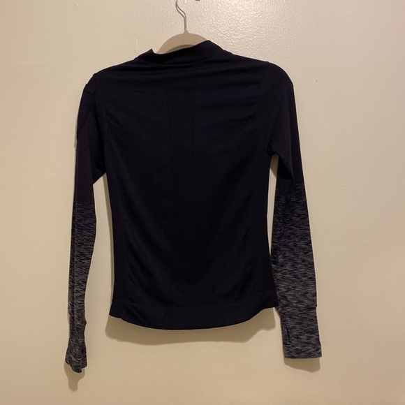 Jilla British Design back long sleeves sport top. Size S - Picture 3 of 8